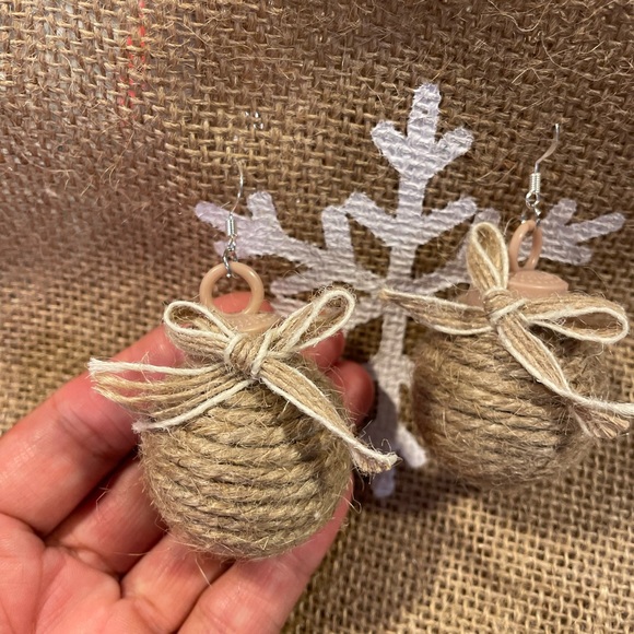 Mini jute twin ornament earrings Christmas - Picture 3 of 3